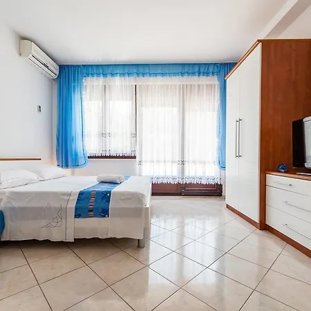 Apartments Silvi Podstrana Exterior photo